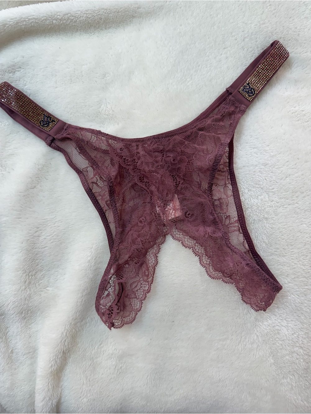 VICTORIAs SECRET Mauve LACE Irridescent SHINE STRAP CROTCHLESS PANTIES Medium